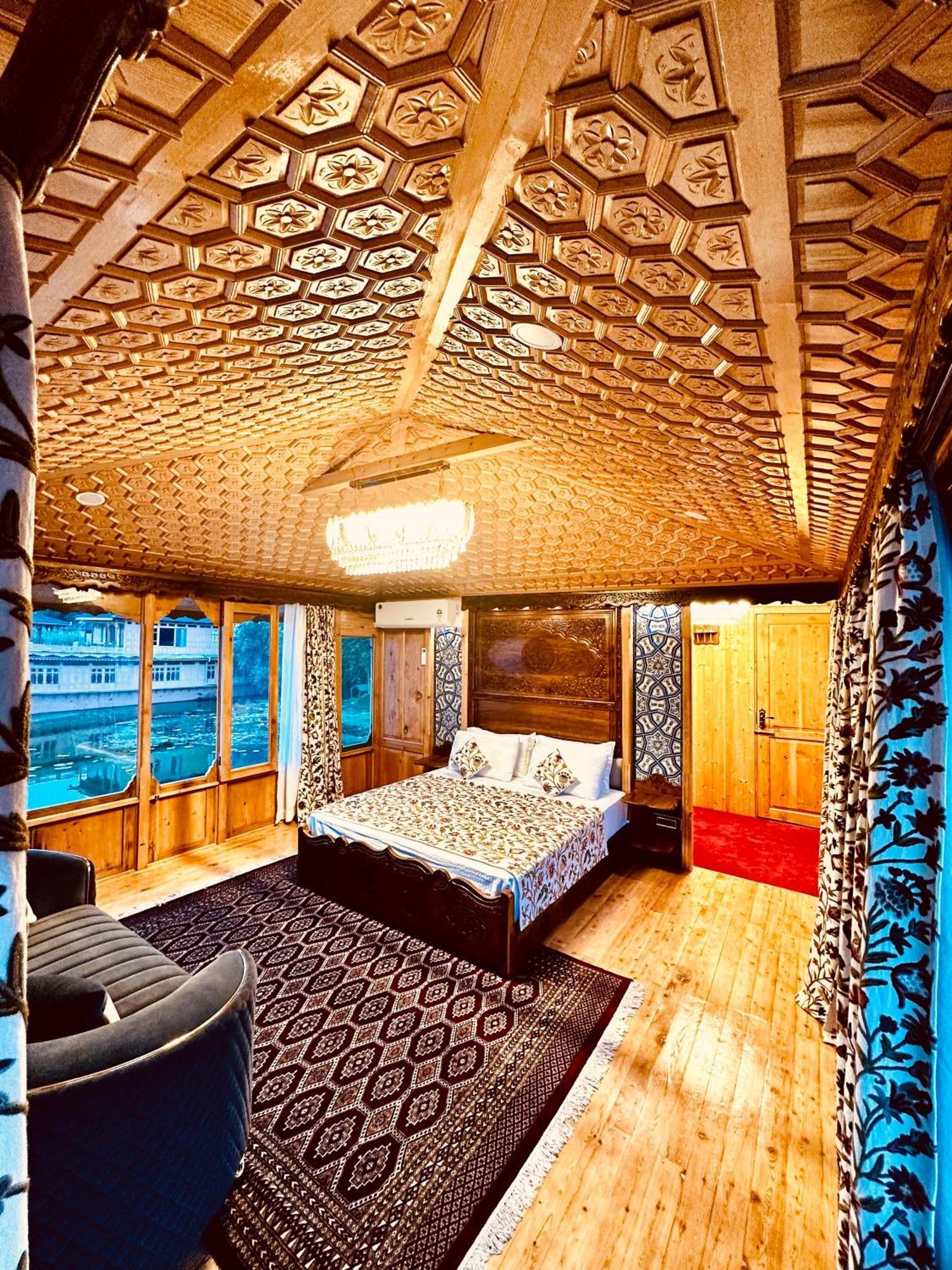 New Jacquline Heritage Houseboats Srīnagar Kültér fotó