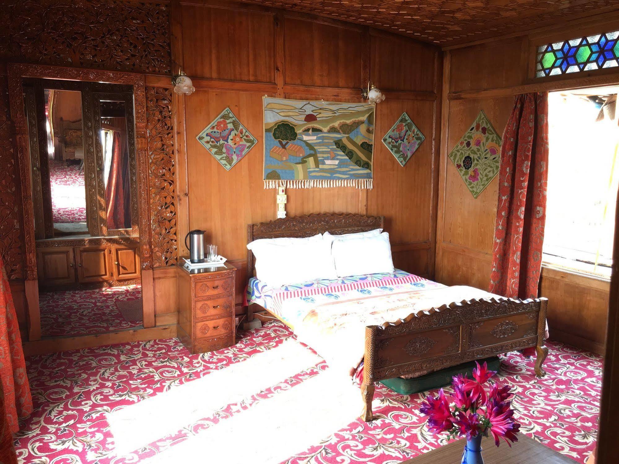 New Jacquline Heritage Houseboats Srīnagar Kültér fotó
